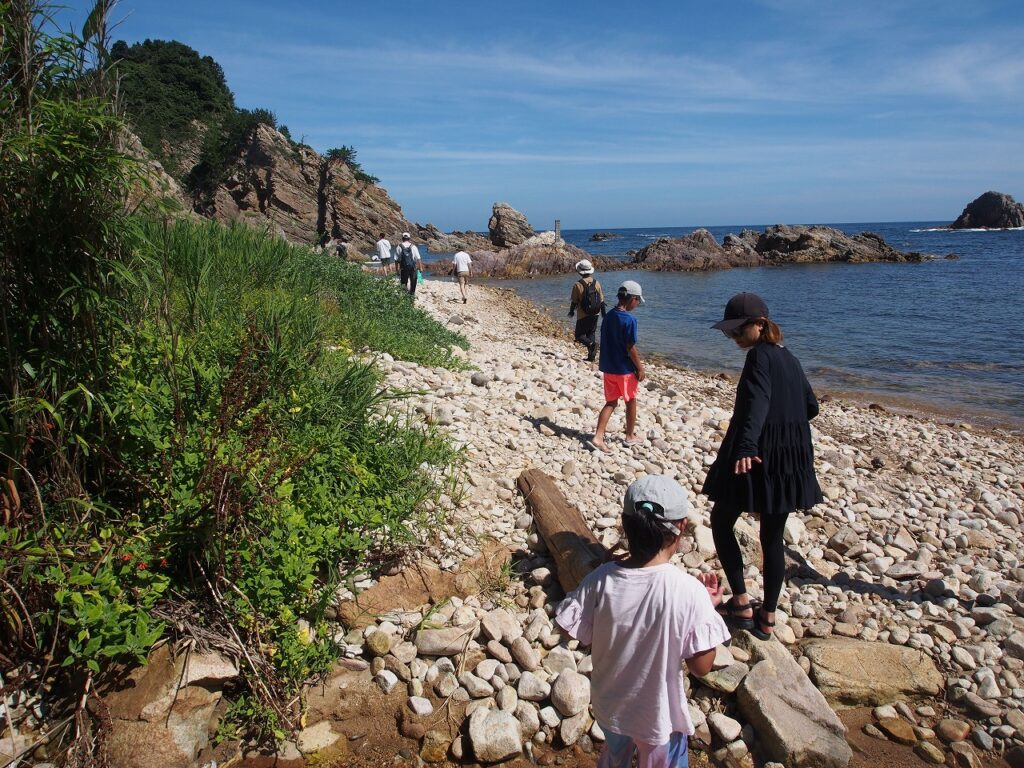 平日ですが、この地もインバウンドの観光客が散策しています