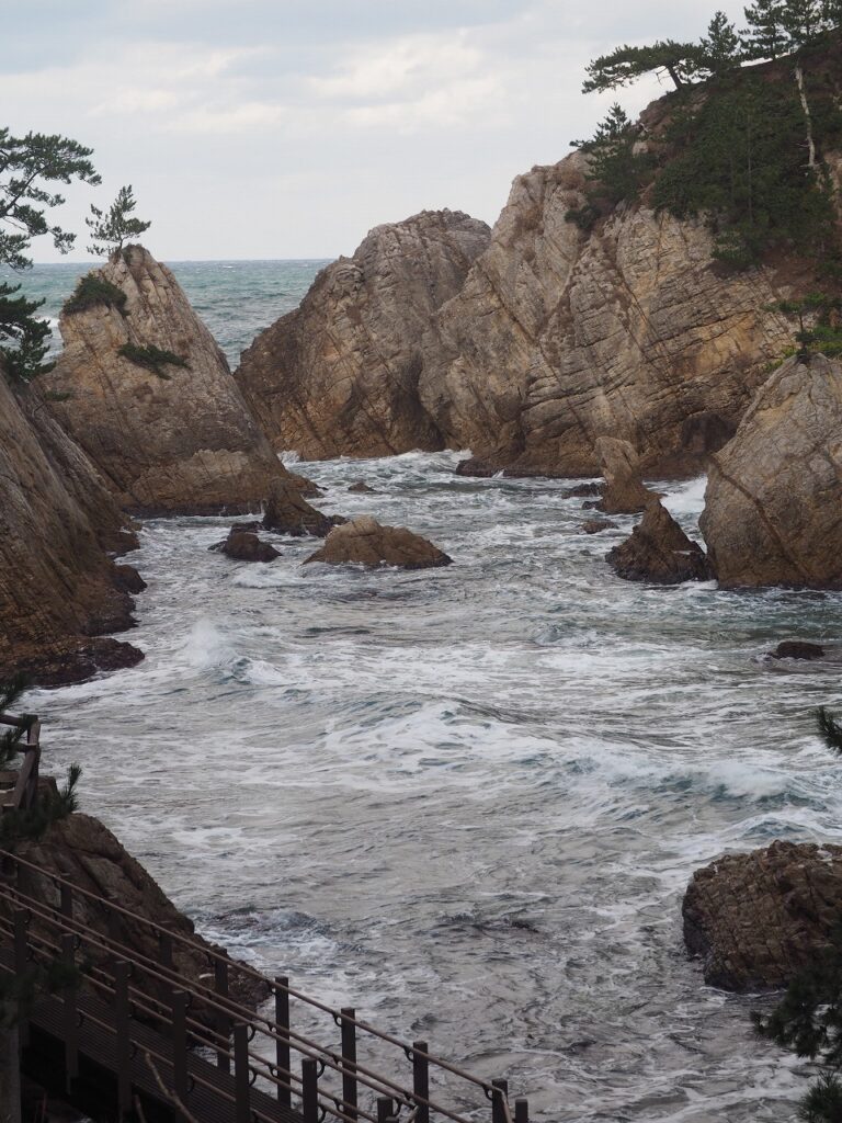 冬の鴨ヶ磯海岸