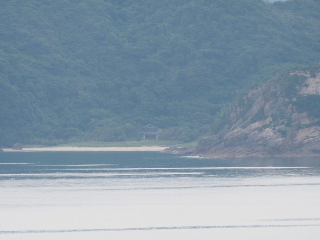 熊井浜の鴎鳴荘の遠望。大磯のエリザベスサンダースホームのかつての臨海学校の場です