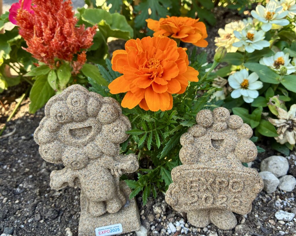 砂像ミャクミャク様とお花